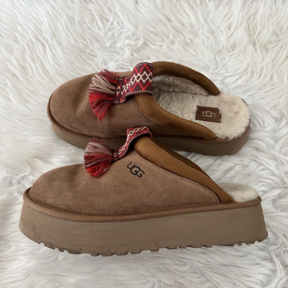 UGG Tazzle Slippers Women’s 9 Chestnut Platform Suede Slip On Tribal Clogs EUC